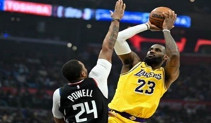 Cú sút xa của LeBron, Lakers lội ngược dòng tới 21 điểm trước Clippers