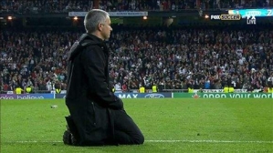 Mourinho: Mendes nhờ tôi an ủi Cristiano Ronaldo sau trận thua Bayern trên chấm phạt đền, nhưng thực tế cả hai chúng tôi đều suy sụp